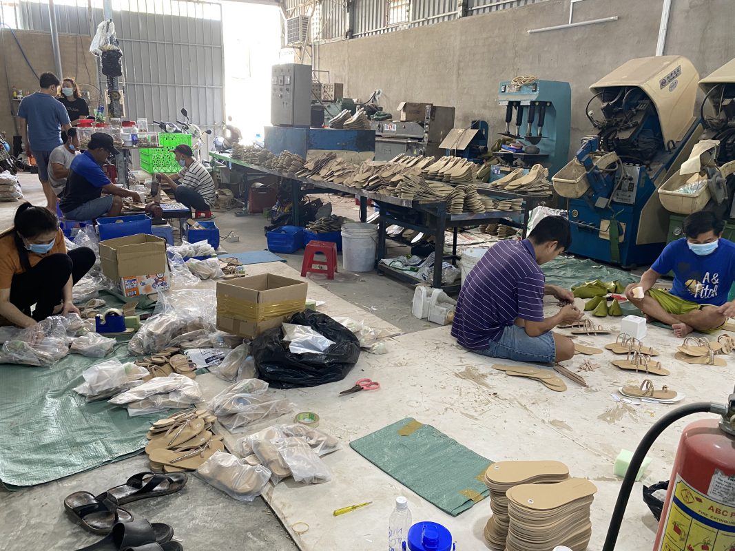 Xưởng gia công dép xốp giá rẻ tại Hồ Chí Minh