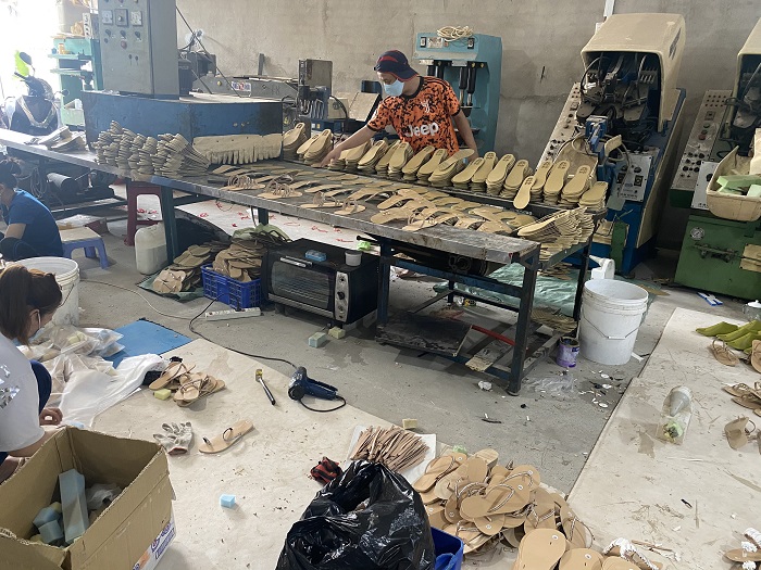 Xưởng sản xuất giày nam theo yêu cầu